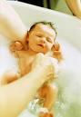 8 bước tắm cho trẻ sơ sinh